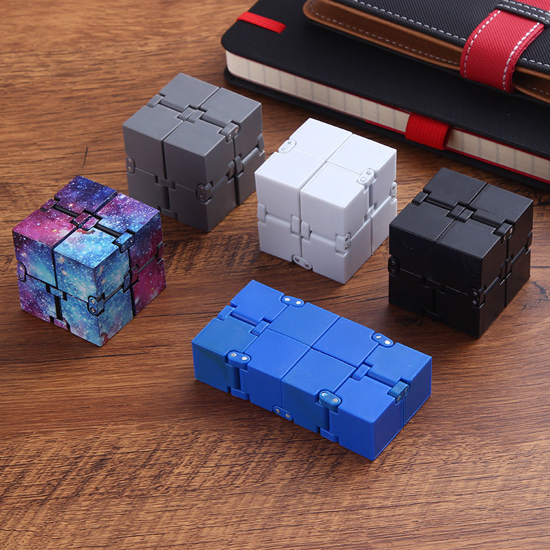 Infinity Cube Antistress Cube Stress Relief Cube Spielzeug für Kinder Kinder Frauen Männer Sensorisches Spielzeug für Autismus Adhs