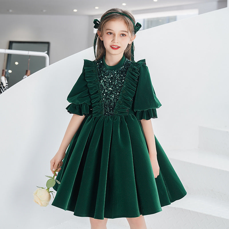 Geburtstagsabendkleid des kleinen Blumenjungen als Gastgeber