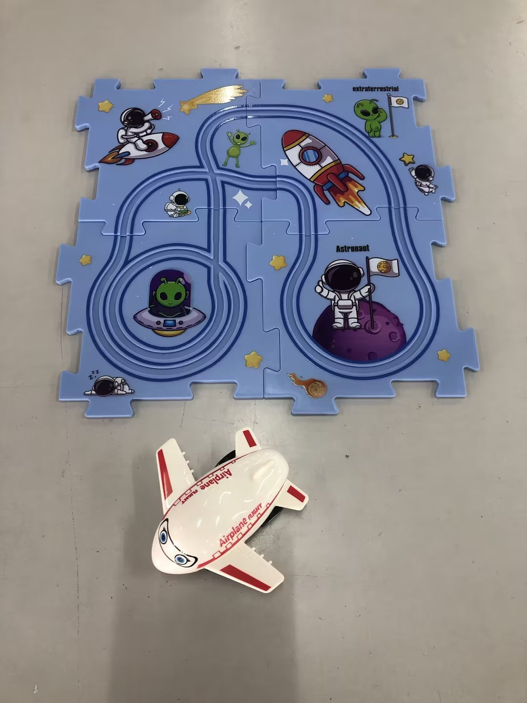 Kinder Puzzle Elektrische Eisenbahn Speeder DIY Montage Elektrische Auto Automatische Schiene Stadt Szene Bau Bildung Spielzeug Geschenk