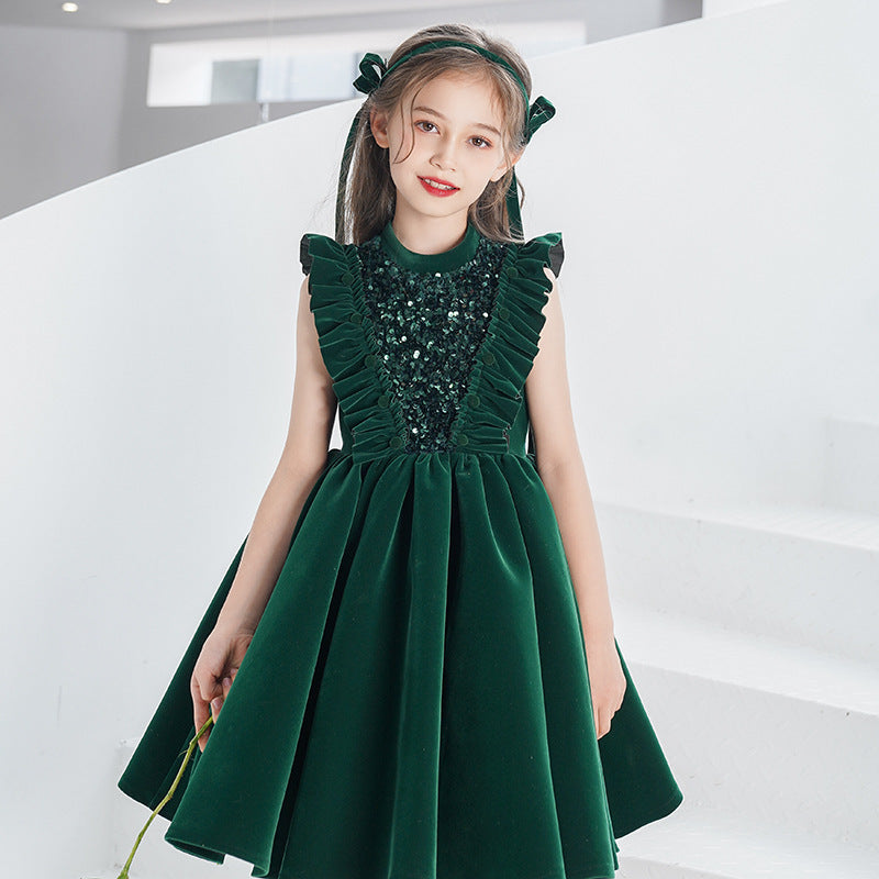 Geburtstagsabendkleid des kleinen Blumenjungen als Gastgeber