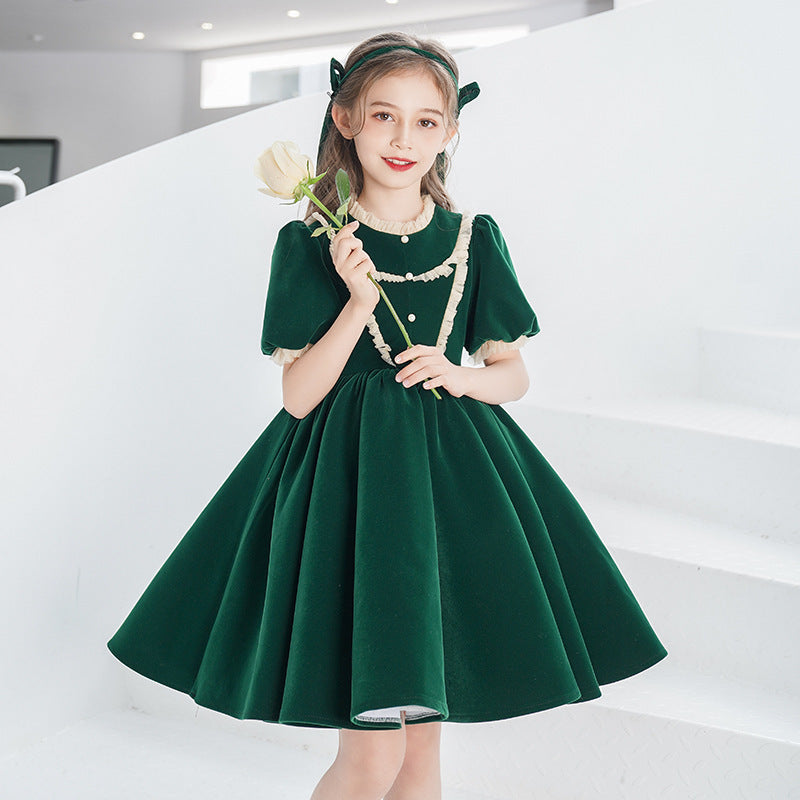 Geburtstagsabendkleid des kleinen Blumenjungen als Gastgeber