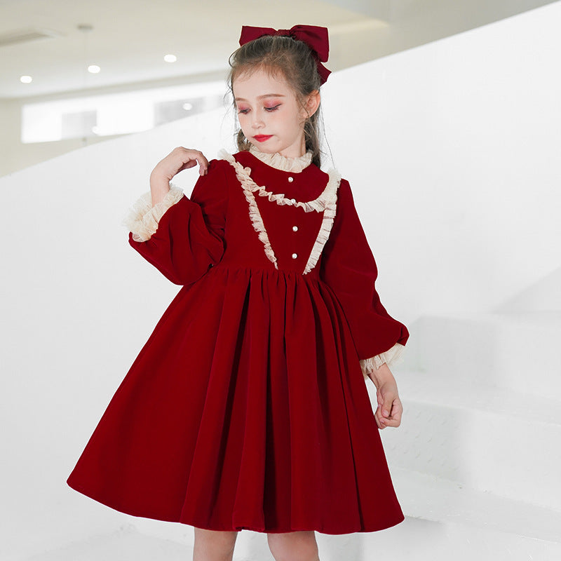 Geburtstagsabendkleid des kleinen Blumenjungen als Gastgeber