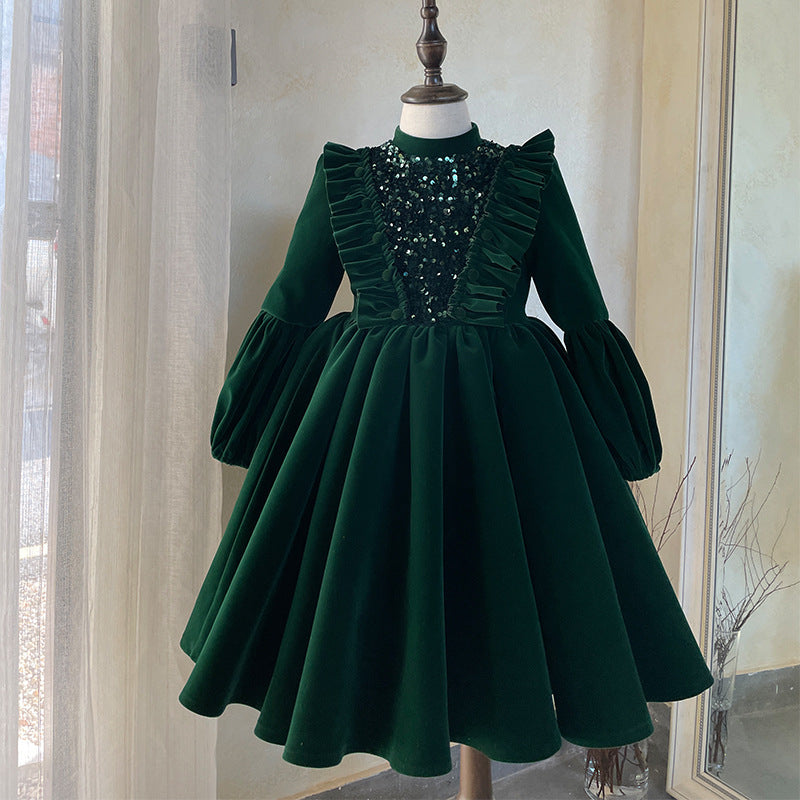 Geburtstagsabendkleid des kleinen Blumenjungen als Gastgeber