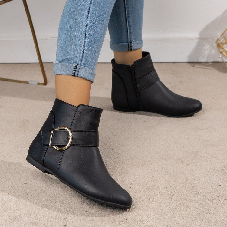 Martin-Stiefel mit großer Schnalle und flachem Boden und seitlichem Reißverschluss